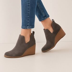 TOMS Women's Grey Suede Wedge Booties Size 7 W Ankle Boots Shoes Comfort Casual